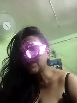 Snapshot of LOVE__RANI chatting on 06/20/26, 04:15 LOVE RANI online show from 06/20/26, 04:15