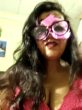 Snapshot of LOVE__RANI chatting on 07/06/26, 06:43 LOVE RANI online show from 07/06/26, 06:43