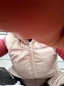 Snapshot of yoyo-mi chatting on 11/16/25, 05:02 yoyo-mi online show from 11/16/25, 05:02