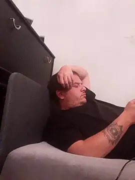 Snapshot of botlikroli chatting on 10/28/25, 03:58 botlikroli online show from 10/28/25, 03:58