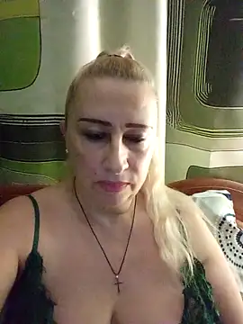 Esenia505 online show from 12/18/25, 04:07