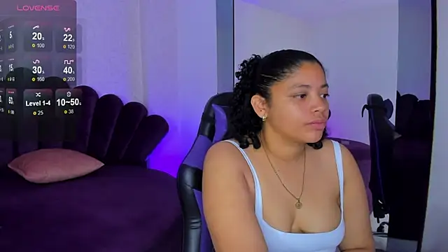 Snapshot of Siara_24 chatting on 10/30/25, 02:07 Siara 24 online show from 10/30/25, 02:07