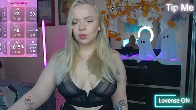 LisaCandy1 online show from 10/31/25, 08:04