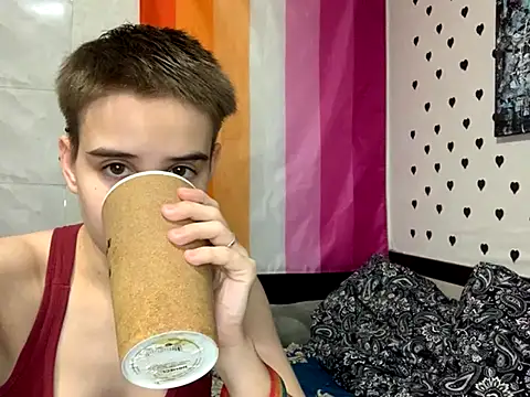 Kim Ray online show from 10/31/25, 02:07