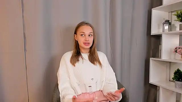 Snapshot of SlyviaCrapo chatting on 10/29/25, 01:24 SlyviaCrapo online show from 10/29/25, 01:24