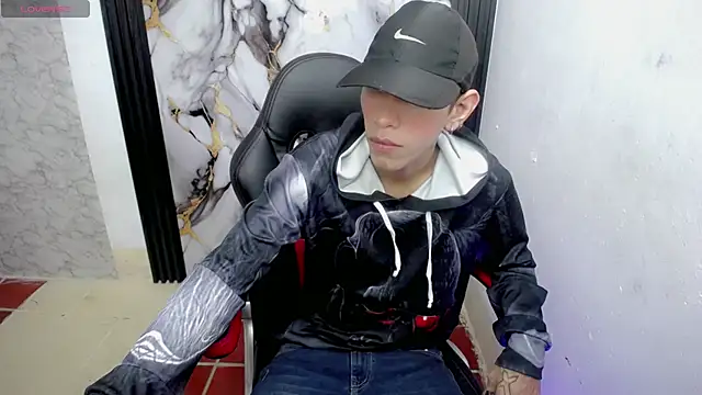 The latin boy online show from 12/18/25, 02:39