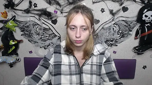 TracyLll online show from 11/11/25, 01:44