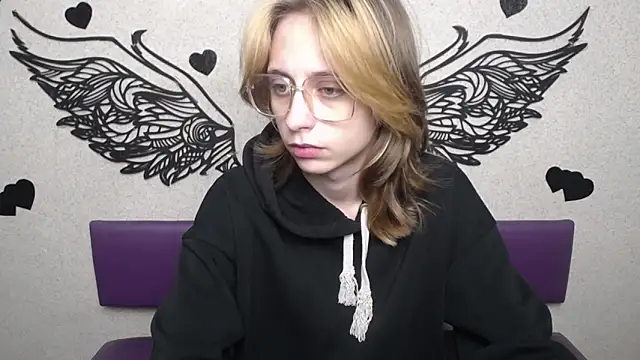 TracyLll online show from 11/16/25, 12:11