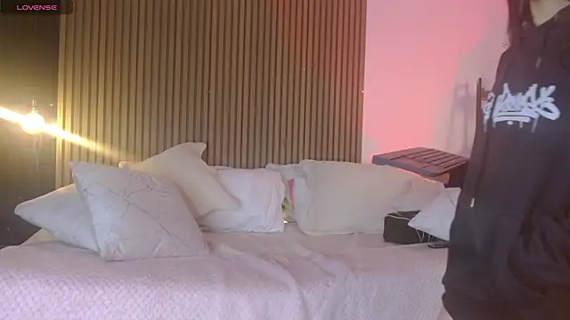 Skay bluee online show from 10/29/25, 01:24