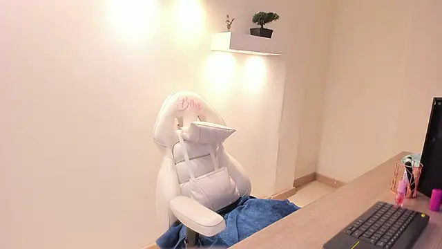 Julietta01 online show from 12/14/25, 03:28