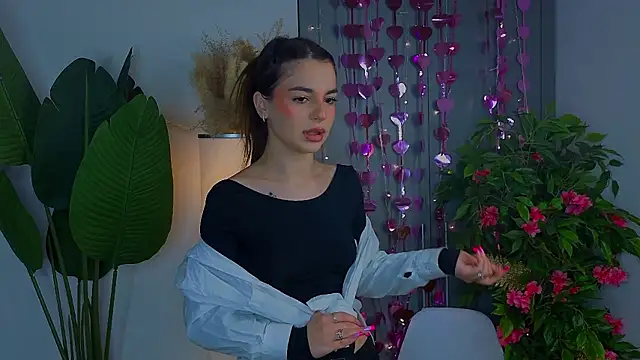 LauraHansil online show from 03/07/26, 07:44