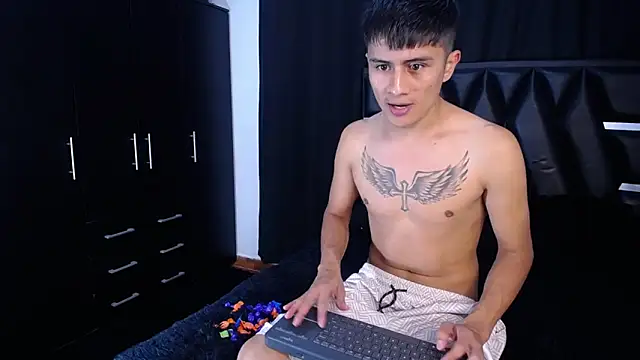 Snapshot of Ferxxo_Oficial chatting on 10/31/25, 05:03 Ferxxo Oficial online show from 10/31/25, 05:03