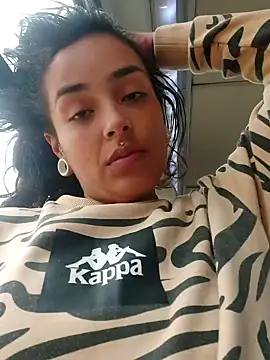 Snapshot of Moon_And_Sunn chatting on 10/29/25, 03:47 Moon And Sunn online show from 10/29/25, 03:47