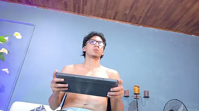 Snapshot of kane_del_toro chatting on 10/30/25, 01:12 kane del toro online show from 10/30/25, 01:12