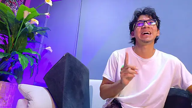 Snapshot of kane_del_toro chatting on 11/04/25, 01:32 kane del toro online show from 11/04/25, 01:32