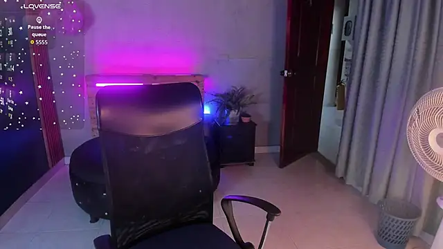 Snapshot of kane_del_toro chatting on 11/25/25, 02:11 kane del toro online show from 11/25/25, 02:11