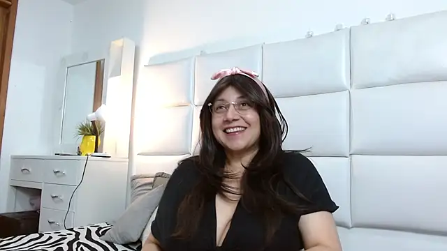 Caroline belle online show from 11/21/25, 03:27