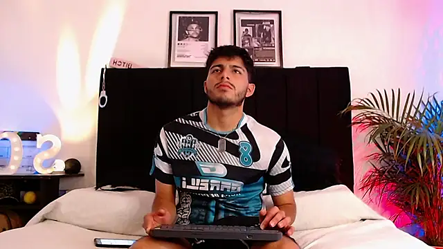 Snapshot of jaiden_thoner chatting on 11/23/25, 06:13 jaiden thoner online show from 11/23/25, 06:13