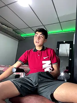 Snapshot of MathieuAGT chatting on 11/01/25, 11:51 MathieuAGT online show from 11/01/25, 11:51