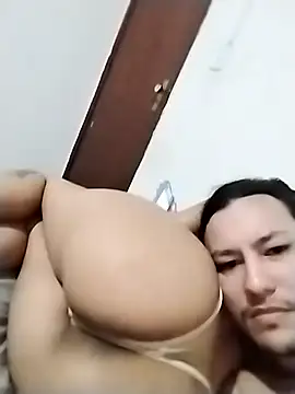 Snapshot of Iasmimbuttercup chatting on 11/07/25, 02:33 Iasmimbuttercup online show from 11/07/25, 02:33