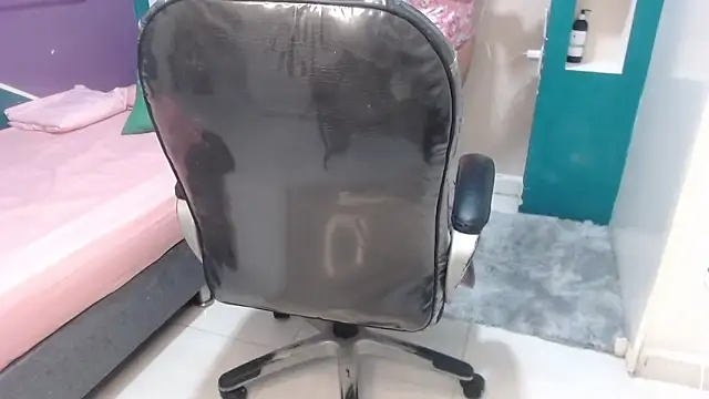 gygyfox online show from 11/24/25, 10:31