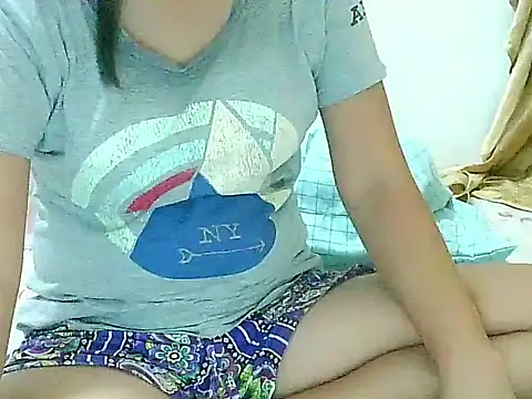 Snapshot of nhicole4u chatting on 11/27/25, 05:31 nhicole4u online show from 11/27/25, 05:31