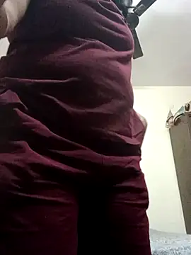 Snapshot of Naughty-Nancy chatting on 11/25/25, 02:28 Naughty-Nancy online show from 11/25/25, 02:28