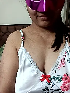 Snapshot of Naughty-Nancy chatting on 01/12/26, 03:50 Naughty-Nancy online show from 01/12/26, 03:50