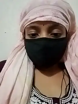 Snapshot of Quenn-Jiya752 chatting on 11/05/25, 01:44 Quenn-Jiya752 online show from 11/05/25, 01:44