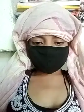 Snapshot of Quenn-Jiya752 chatting on 11/06/25, 10:05 Quenn-Jiya752 online show from 11/06/25, 10:05