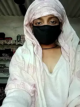 Quenn-Jiya752 online show from 11/08/25, 06:24