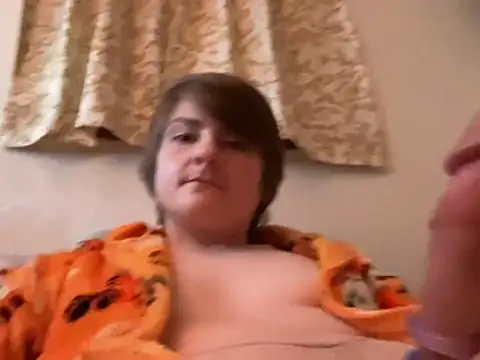 Snapshot of smallguy808 chatting on 10/30/25, 04:03 smallguy808 online show from 10/30/25, 04:03