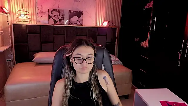 Im-Lola online show from 02/27/26, 08:42