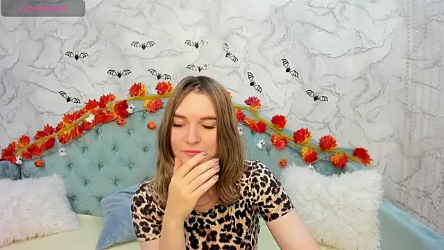 Snapshot of AriaAmaren chatting on 10/30/25, 11:38 AriaAmaren online show from 10/30/25, 11:38