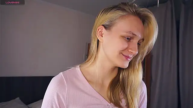 Snapshot of DierdreJacobsohn chatting on 11/18/25, 06:40 DierdreJacobsohn online show from 11/18/25, 06:40