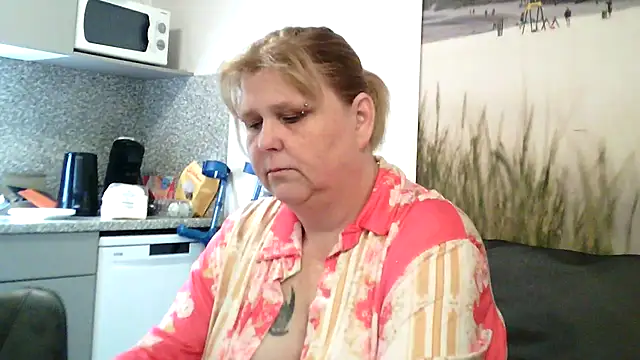 Sylviastar46 online show from 04/01/26, 07:53