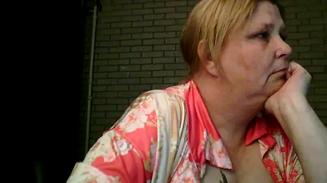 Sylviastar46 online show from 04/18/26, 07:07