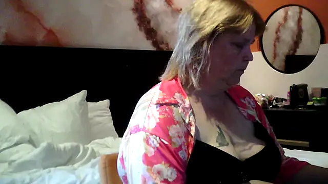 Sylviastar46 online show from 05/17/26, 03:08