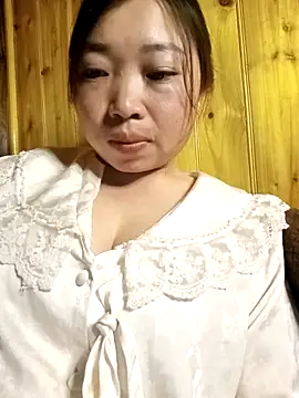 julybe online show from 03/05/26, 03:30