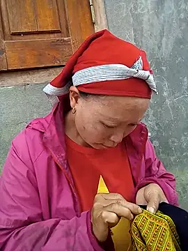 Snapshot of cute-kiss chatting on 10/31/25, 02:56 cute-kiss online show from 10/31/25, 02:56