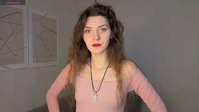 Snapshot of LauraYoungg chatting on 02/20/26, 09:26 LauraYoungg online show from 02/20/26, 09:26