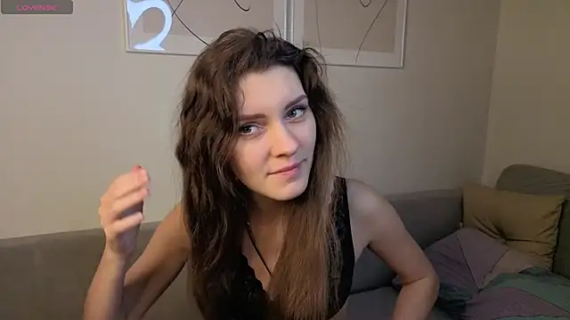 Snapshot of LauraYoungg chatting on 02/22/26, 09:02 LauraYoungg online show from 02/22/26, 09:02