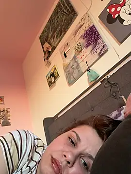 Snapshot of Carolineisback chatting on 03/06/26, 04:36 Carolineisback online show from 03/06/26, 04:36