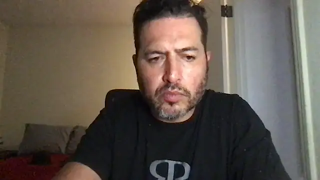 Snapshot of ezrah23 chatting on 11/13/25, 06:40 ezrah23 online show from 11/13/25, 06:40