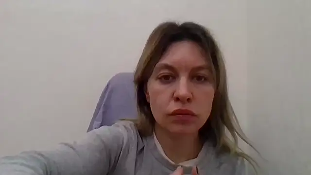 Snapshot of Little_Milf_5 chatting on 11/13/25, 07:24 Little Milf 5 online show from 11/13/25, 07:24