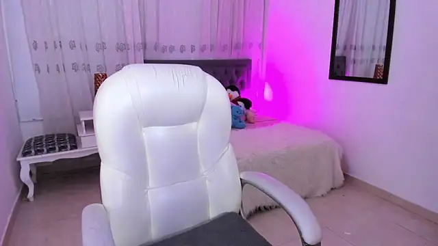 Luna Jonnes1 online show from 12/19/25, 11:28