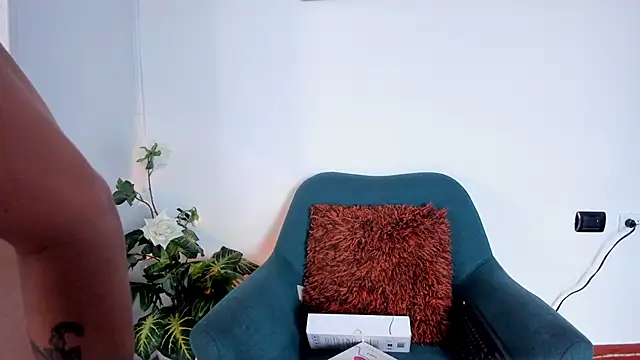 LahanaKimish online show from 11/13/25, 12:37