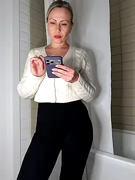 Elle Milfa online show from 04/21/26, 09:50