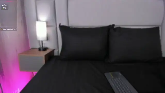 lexiee   online show from 04/22/26, 12:18