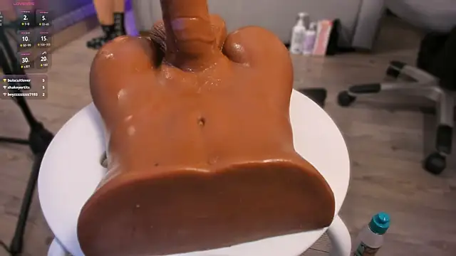 lexiee   online show from 04/23/26, 12:29